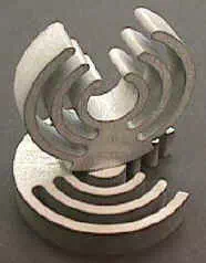 metalowa część w nietypowym kształcie
